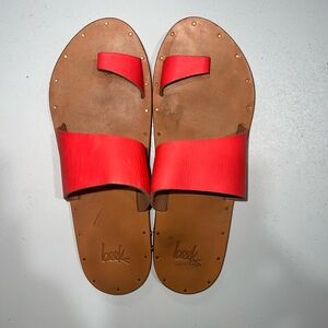 Beek neon coral Finch leather toe ring sandals size 10